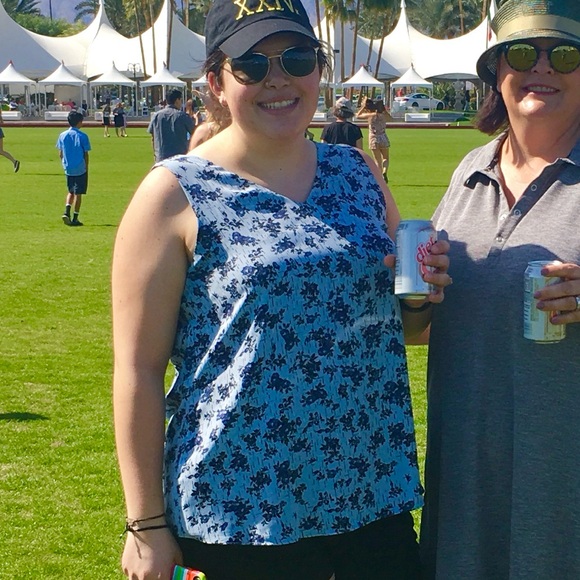 [#41] Reversible Blue Floral Top - Picture 7 of 7